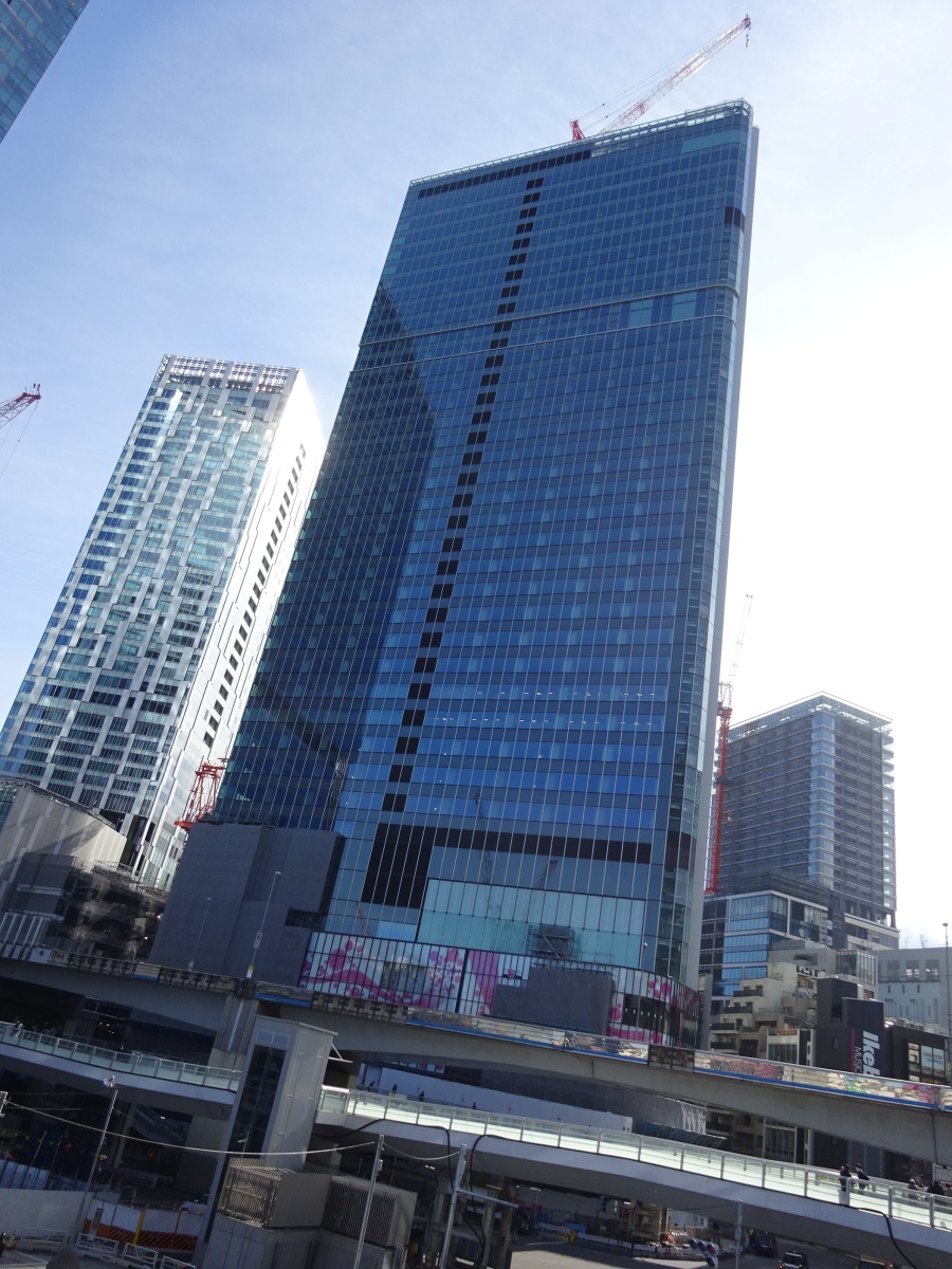 建設中のSHIBUYAタワー(中央)　右奥にはSAKURAタワーが見える