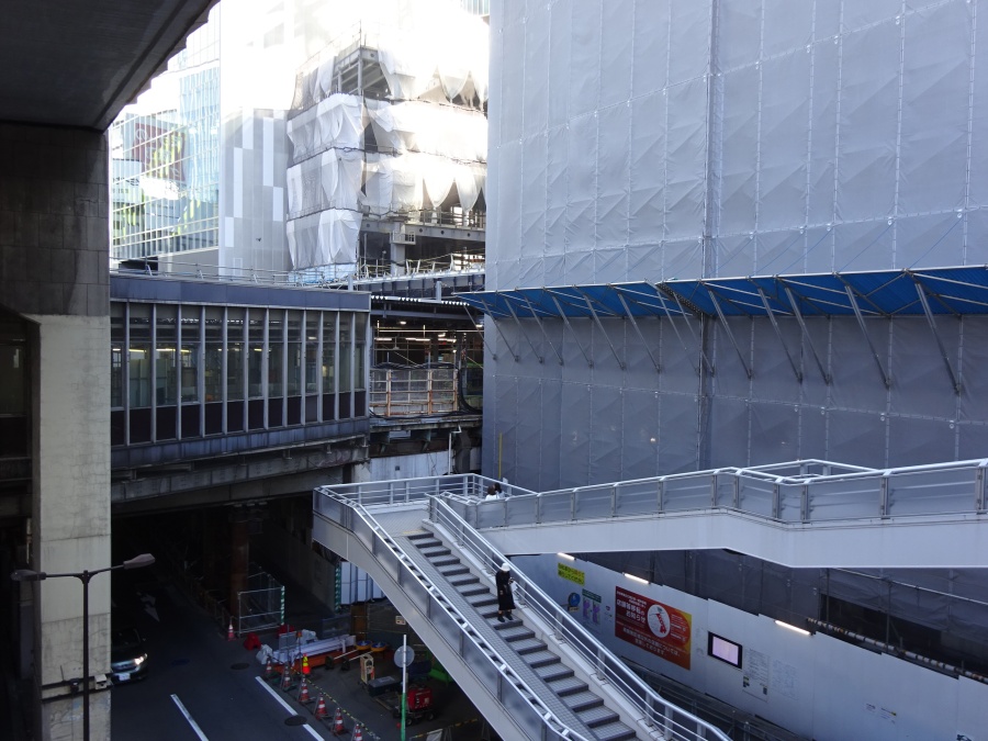 JR渋谷駅とSHIBUYAタワーの近接部分　　新改札口とSHIBUYAサイドが通路で結ばれる