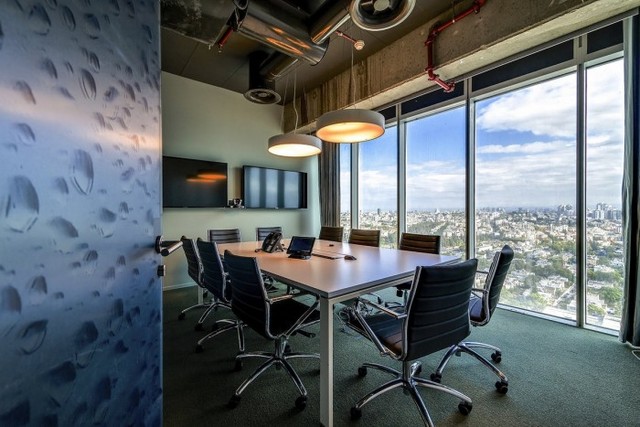 http://officesnapshots.com/2013/01/31/google-tel-aviv-office-design/ (183)