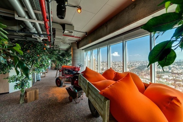 http://officesnapshots.com/2013/01/31/google-tel-aviv-office-design/ (197)
