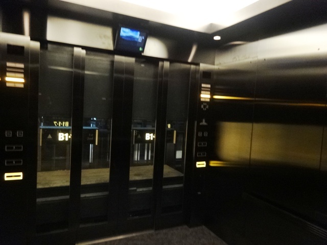70人乗りの巨大エレベーター