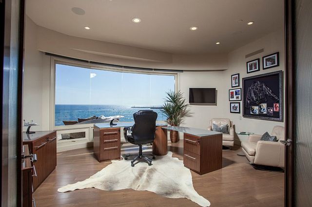 Home Offices with an Ocean View (7038)
