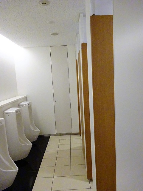 有明セントラルタワー　男子トイレ