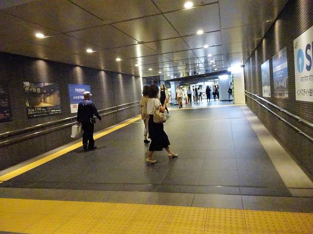 B1の日本橋駅への直結通路